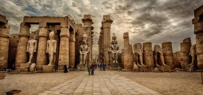 Luxor: Medinat Habu & Valley of the Queens Private Day Tour - Frequently Asked Questions