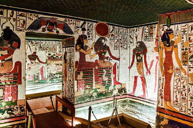 Luxor Private Guided Tour From Hurghada - Visiting King Tutankhamuns Tomb
