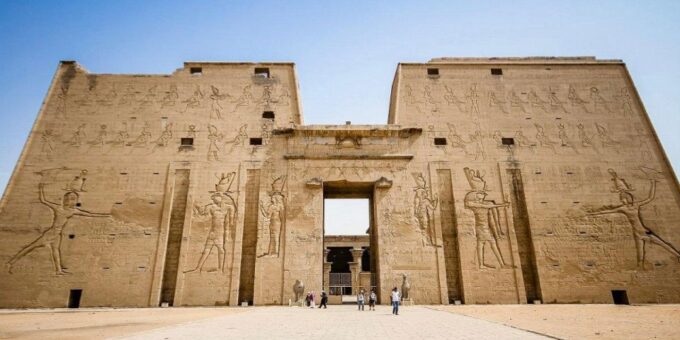 Luxor: Private Tour of Edfu Temple With Lunch and Felucca - Edfu Temple Exploration