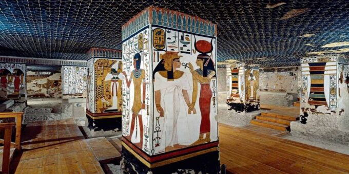 Luxor: Valley of the Kings and Queens Guided Tour With Lunch - Valley of the Queens Exploration