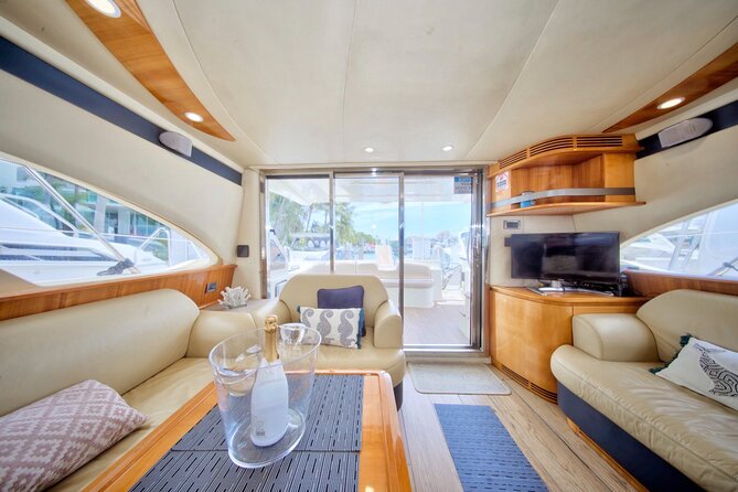 Luxurious 50ft Azimut Tour in Miami Beach - About the Luxurious Azimut Tour