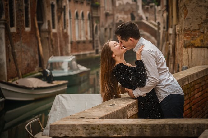 Luxurious Photoshoot in Venice - Additional Fees for Travelers