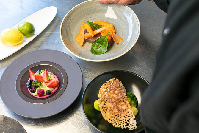 Luxury 6 Course Bus Dining Experience Through London - Staff and Service