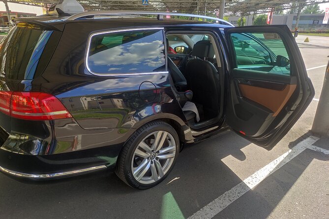 Luxury Airport Transfer From Lodz to Warszawa Chopin Airport - Convenient Pickups and Dropoffs