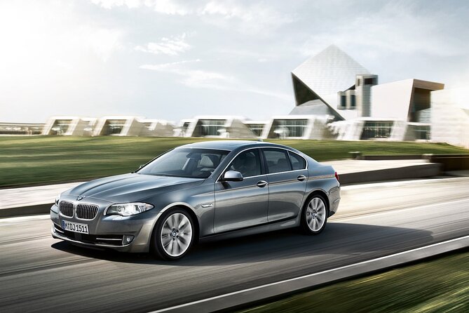 Luxury Airport Transfers & Best Limo Service in Melbourne - Accessibility and Additional Info