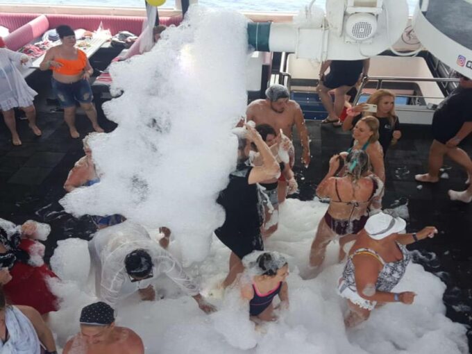 Luxury Alanya Yacht Tour: Discover With Starcraft Boat - Key Features and Amenities