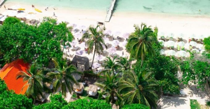 Luxury Beach - Pasadía Cartagena - Group and Language Options