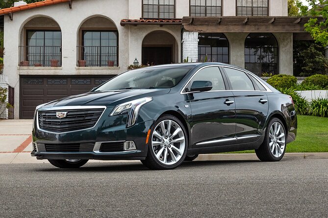 Luxury Car Arrival From Milwaukee Airport MKE to Milwaukee City - Key Points
