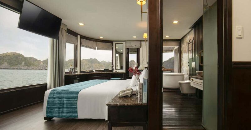 Luxury Cruise With Balcony,Bathtub, Jazcuzzi for 2d/1n - Key Points