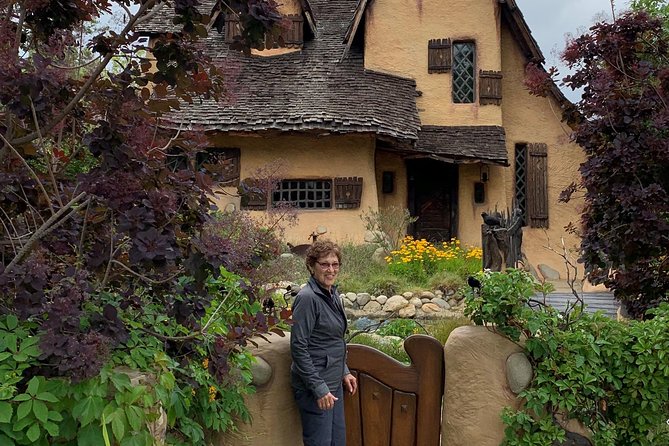 Luxury EV SUV Tour of Los Angeles With Hotel Pickup - Included Amenities and Comforts
