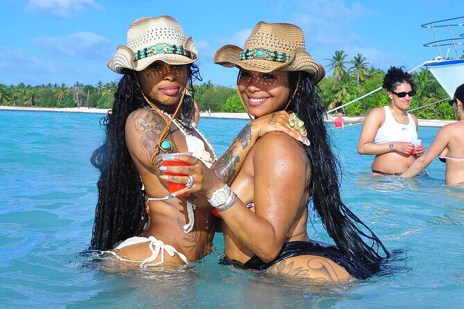 Luxury Hip Hop Boat PartyDrinks, Music, and the Best Vibes in PC - The Value Proposition