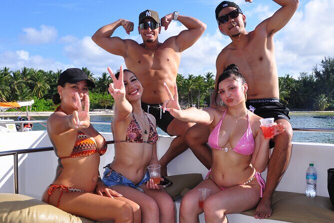 Luxury Hip Hop Boat PartyDrinks, Music, and the Best Vibes in PC - Who Should Consider This Tour?