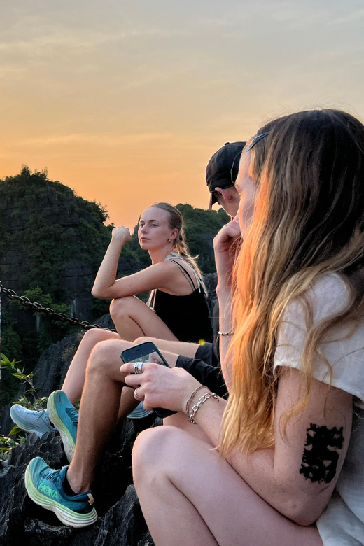 Luxury Hoa Lu- Tam Coc- Mua Cave 1 Day Tour- By Limousine - Key Points
