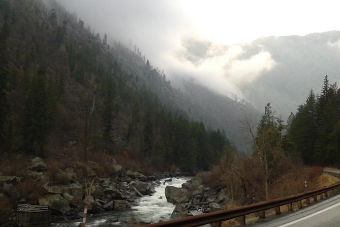 Luxury Leavenworth Day Trip Through the Cascade Mountains - Lunch and Exploration in Leavenworth
