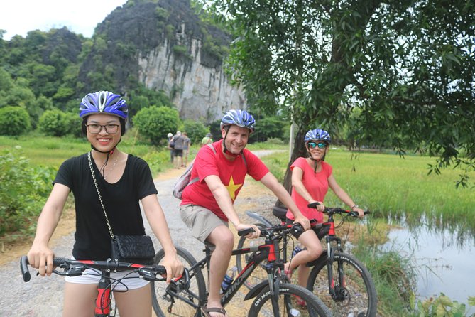 Luxury Limousine Small Group Tour to Tam Coc, Mua Cave, and Bich Dong - Gentle Hike