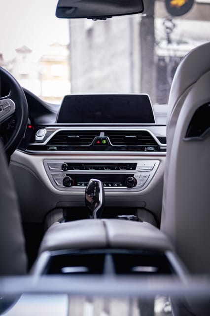 Luxury Limousines – Pickup From the Airport - Frequently Asked Questions