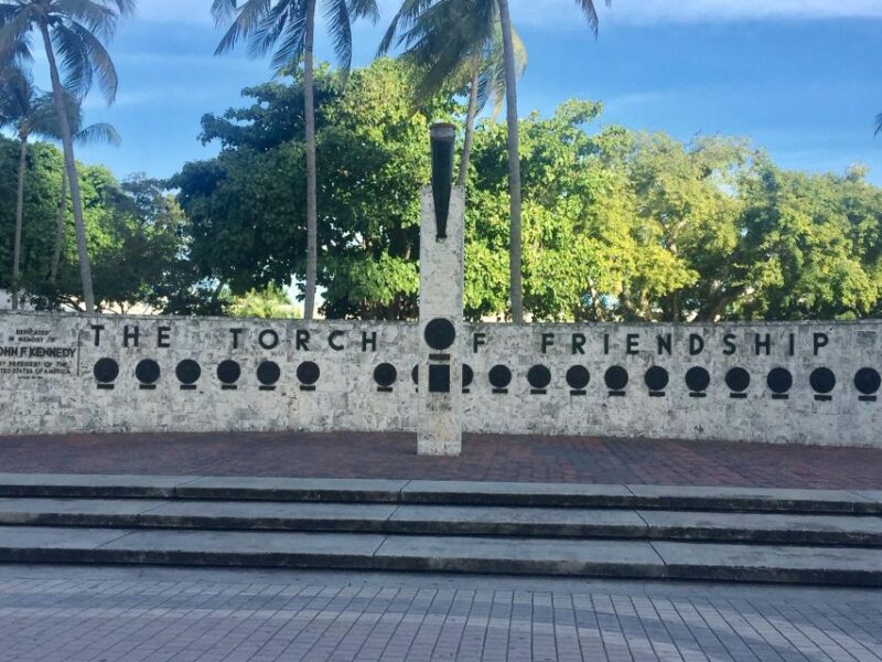 Luxury Miami Plus Vizcaya and Coral Gables Half-Day Tour - Scenic Photo Stops