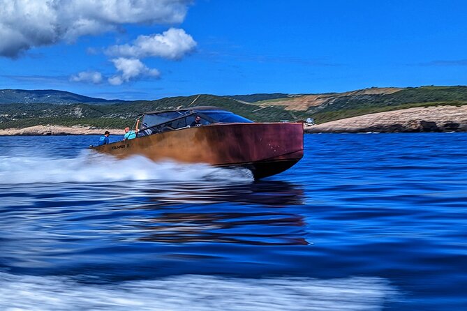 Luxury Powerboat Rent - Reviews and Recommendations