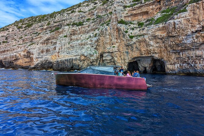 Luxury Powerboat Rent - Meeting and Pickup Information
