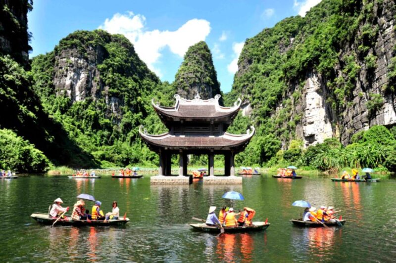 Luxury Private Tour: Hoa Lu - Trang An 1 Day From Hanoi - Boat Trip in Trang An