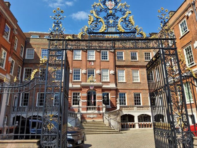 Luxury Private Tour in London With Lunch - Duration and Group Size