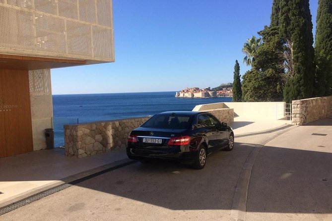 Luxury Private Transfer From Sarajevo to Dubrovnik/Dubrovnik Airport - Luxury Vehicle Amenities
