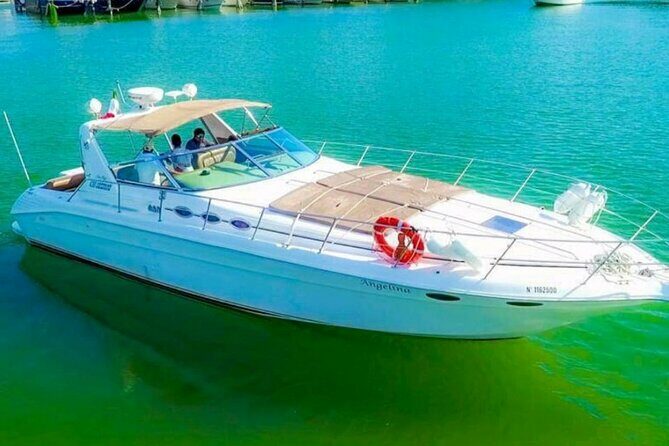 Luxury Private Yacht Rental by the Turquoise Waters of the Caribbean. - A Luxe Day on the Water: Private Yacht Tour in the Caribbean