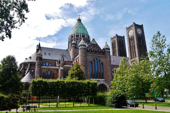 Luxury Shared Canal Tour With Live Guide - Tour Features Clarification