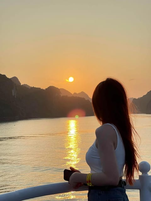 Luxury Sunset Tour: Kayaking, Swimming to Admire Lan Ha Bay - Exploring Lan Ha Bay