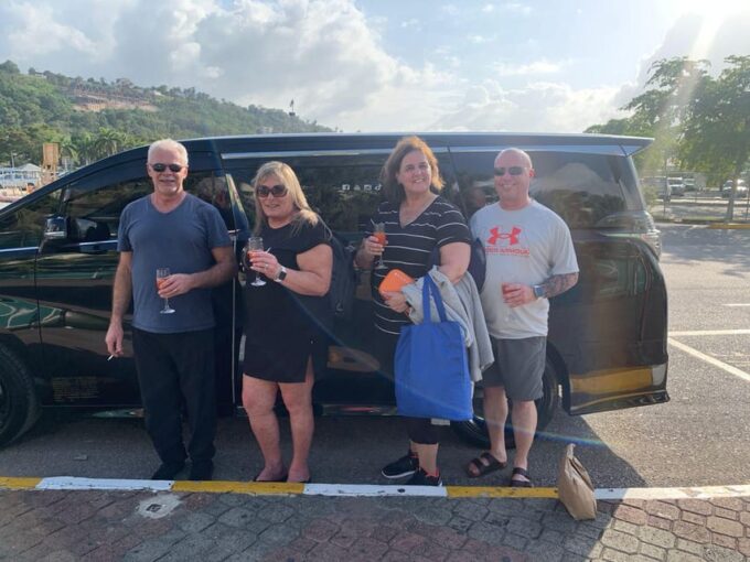 Luxury Transfer: Mobay Airport - Negril & Ocho Rios Resorts - Vehicle Specifications