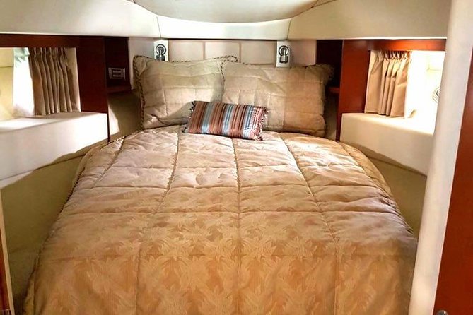 Luxury Yacht Charter : Dubai Marina, Atlantis The Palm & Burj Al Arab - Customer Reviews and Ratings