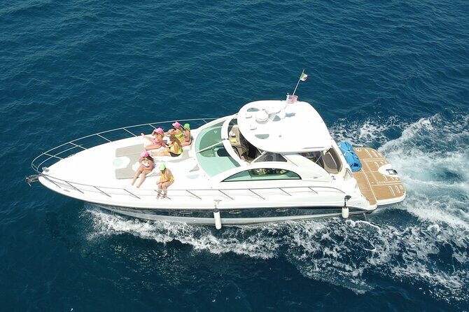 Luxury yacht for private tour EN Cabo San Lucas - An In-Depth Look at the Cabo San Lucas Private Yacht Tour