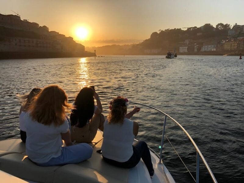 Luxury Yacht Private Sunset 2 Hours Tour - Amenities Included