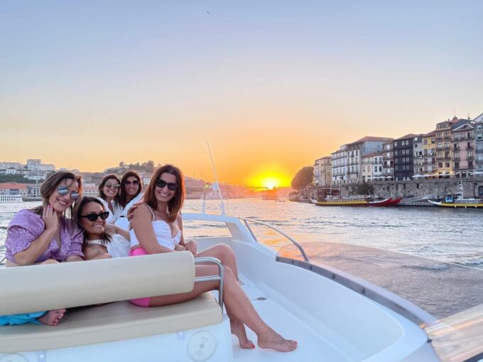 Luxury Yacht Private Sunset 2 Hours Tour - Starting Location and Main Stop