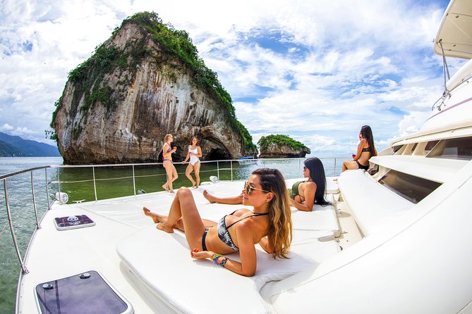 Luxury Yacht & Snorkeling - Spotting Wildlife in the Bay