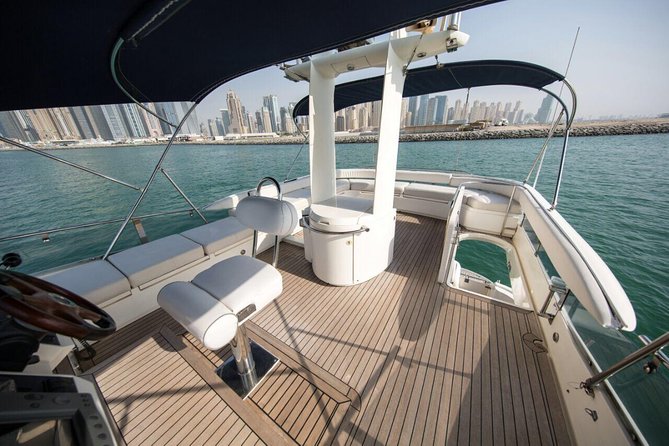 Luxury Yacht Tour Around Palm Island - Onboard Amenities and Inclusions