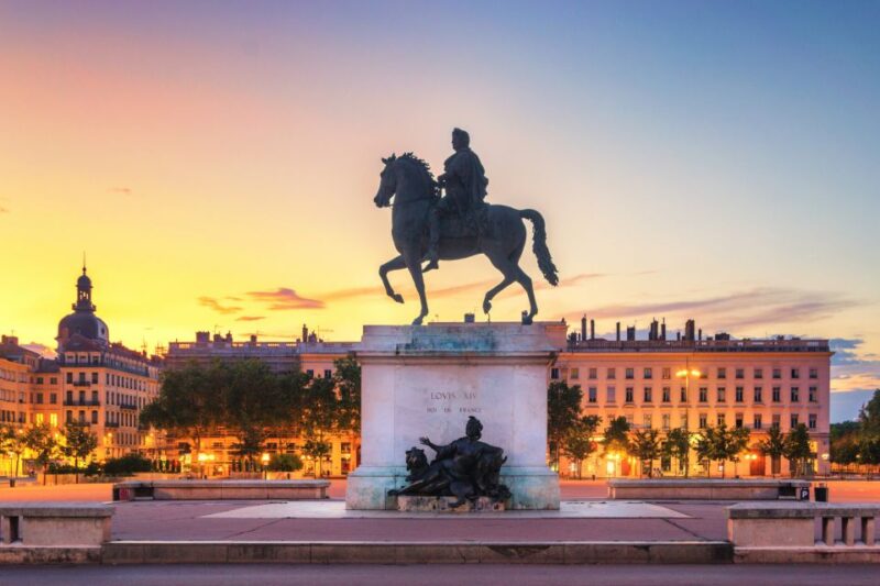 Lyon: City Exploration Game and Tour - Investigate Hôtel De Ville De Lyon