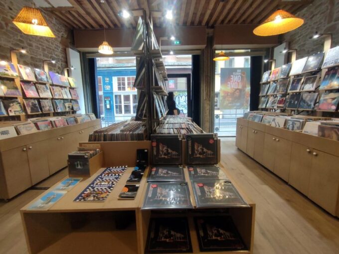 Lyon Croix Rousse: Wine Tasting & Record Shops Tour - Selecting a Special Vinyl Souvenir