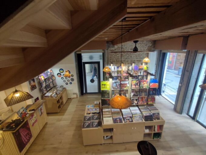Lyon Croix Rousse: Wine Tasting & Record Shops Tour - Practical Information and Booking