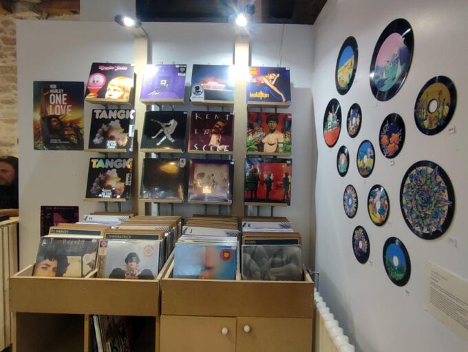 Lyon Croix-Rousse: Wine Tasting & Vinyl Record Tour - Booking and Cancellation Policy