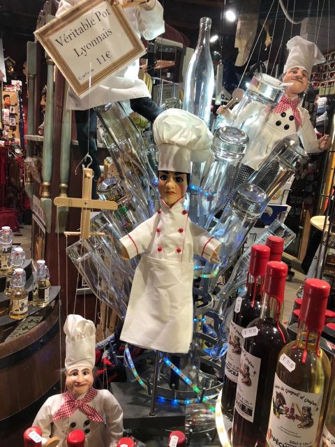 Lyon: Culinary Delights Tour - Neighborhood Exploration