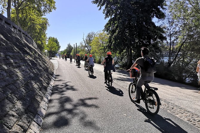 Lyon Electric Bike Tour Including Food Tasting With a Local Guide - Exploring Lyons History and Culinary Heritage