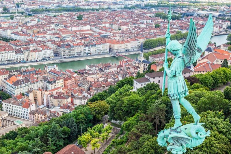 Lyon: Express Walk With a Local in 60 Minutes - Duration and Language Options