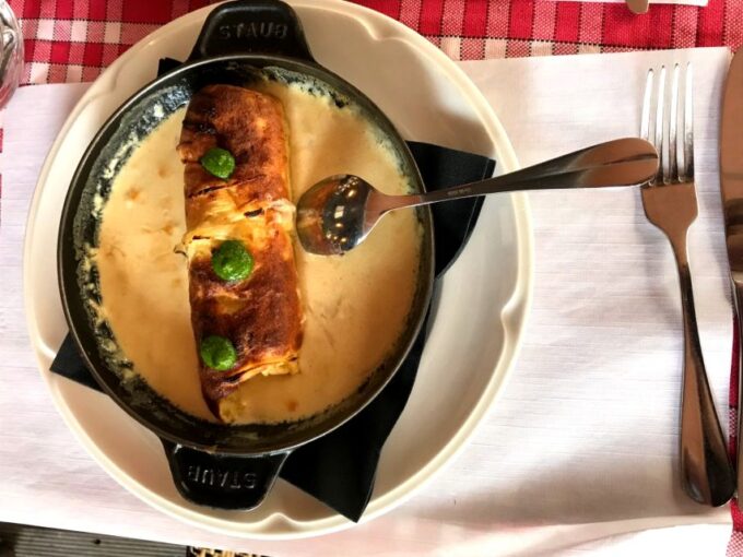 Lyon Food Tour With Full Meal and Wine - Exploring the Historical Neighborhoods