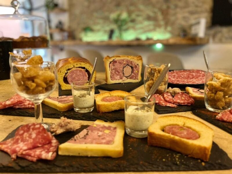 Lyon: Food Walking Tour With a Local Guide - Discovering Lyonnaise Passageways and Flavors