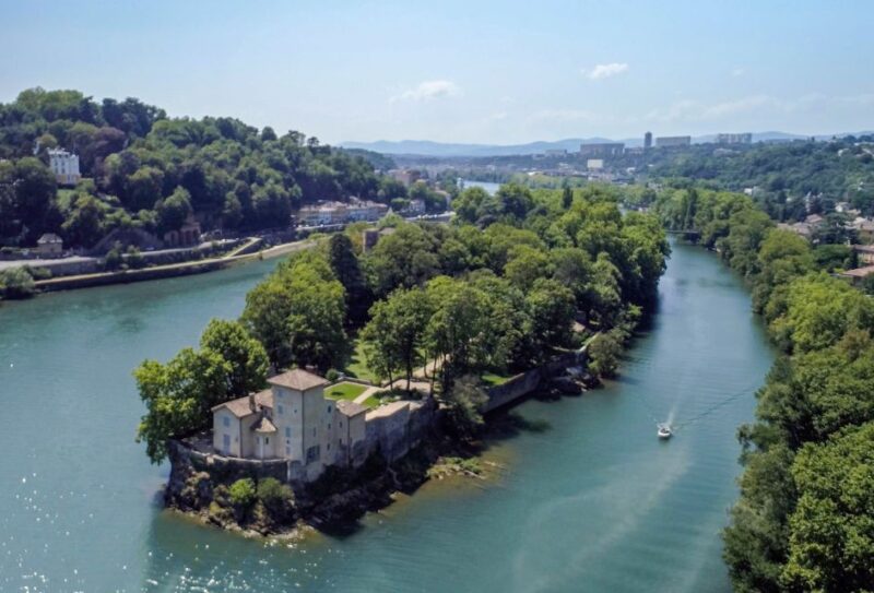Lyon: From Confluence to Barbe Island in Electric Boat - Discovering Old Lyon and Île Barbe
