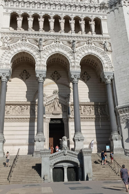 Lyon: Guided Tour of Fourvière Hill & Roman Ruins - Exploring Fourvière Hill