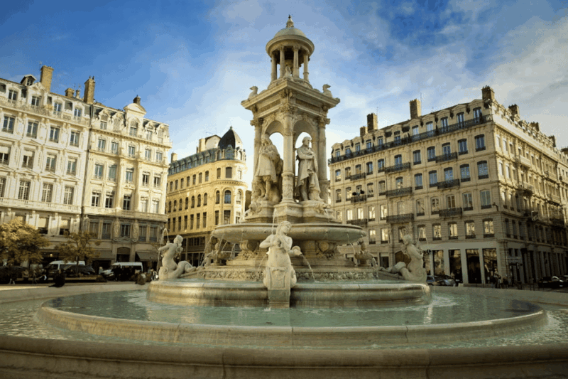 Lyon: Guided Tour of Lyon - Participants and Booking