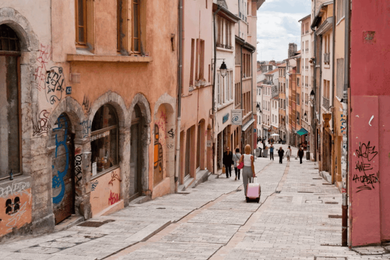 Lyon: Guided Tour of the Croix-Rousse - Neighborhood Exploration
