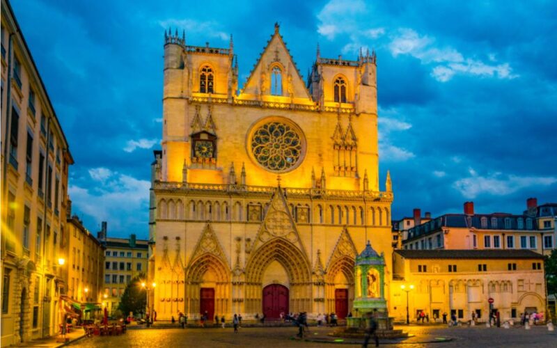 Lyon: Haunted City Exploration Game - Language Options